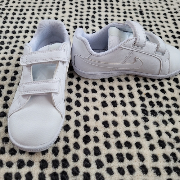 Nike white leather sneakers - size 10 - Picture 2 of 4